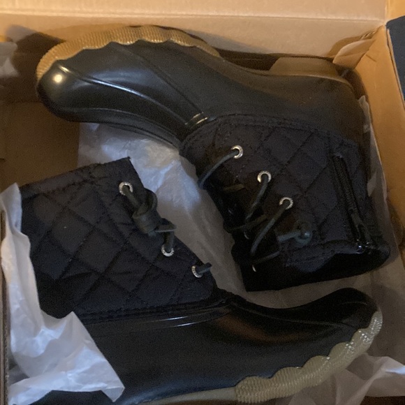 Big Kid's Saltwater Nylon Quilt Duck Boot Size 4M - Picture 10 of 10